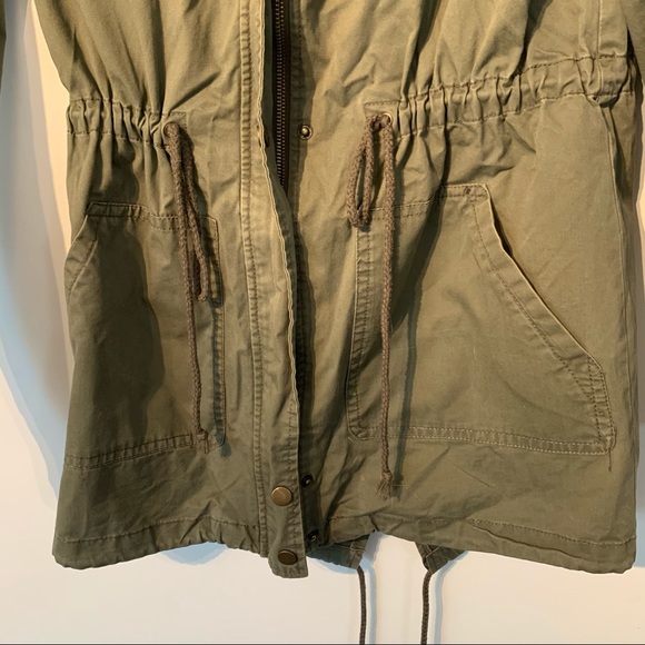 Army green jacket light material. - Picture 3 of 5
